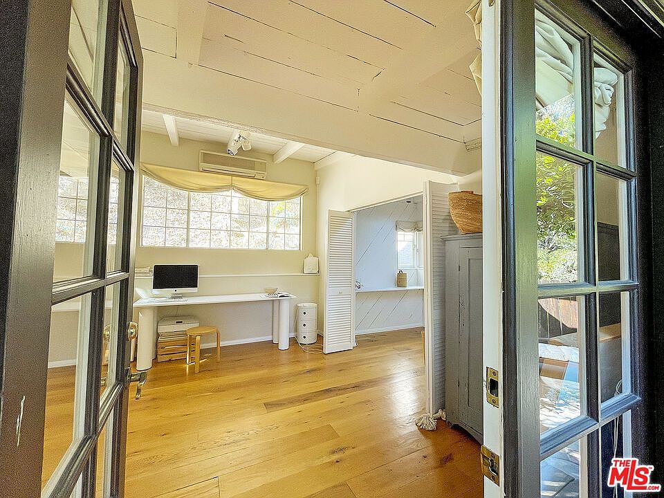 1st image of 10211 Seabury Ln