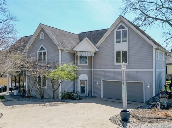 1282 NE River Rd, Lake Milton, OH 44429