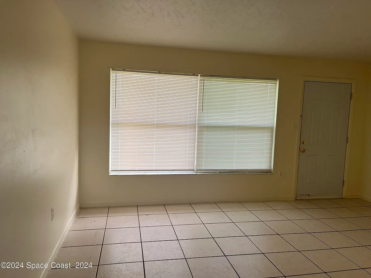 Building Photo - 360 Schoolhouse Ln