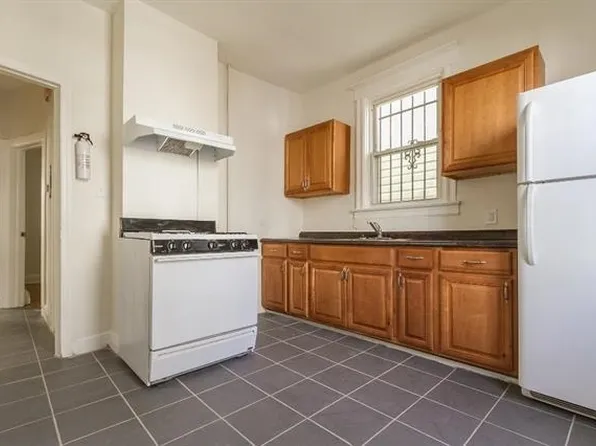 198 Myrtle Avenue image 8 of 24