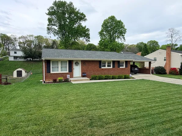 3026 Pebble Dr, Roanoke, VA 24014