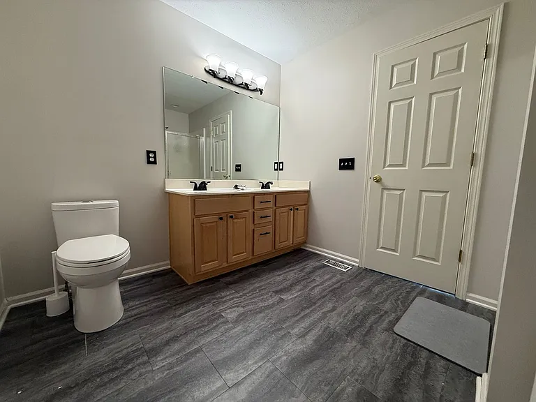 16402 Corby St — Photo 10