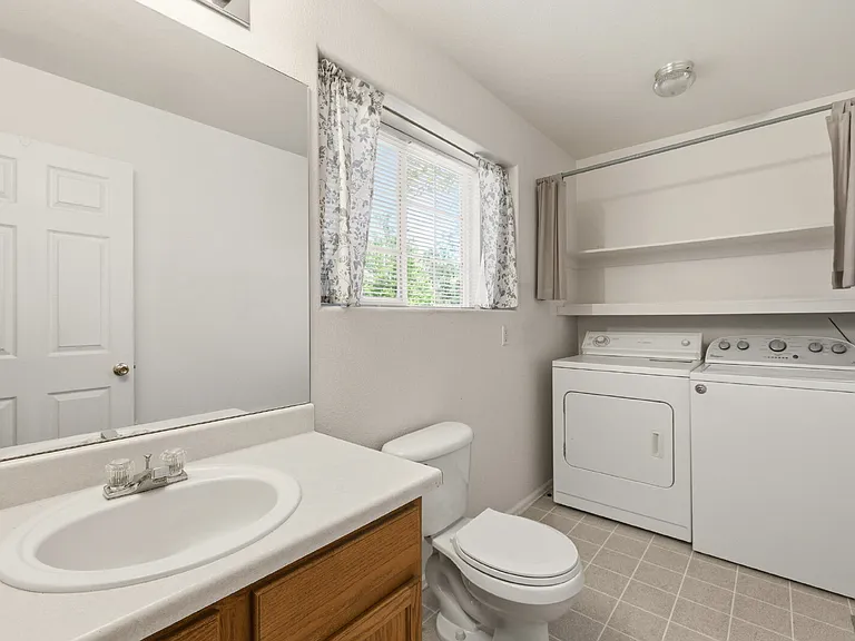 1225 S Zeno Cir #C — Photo 3