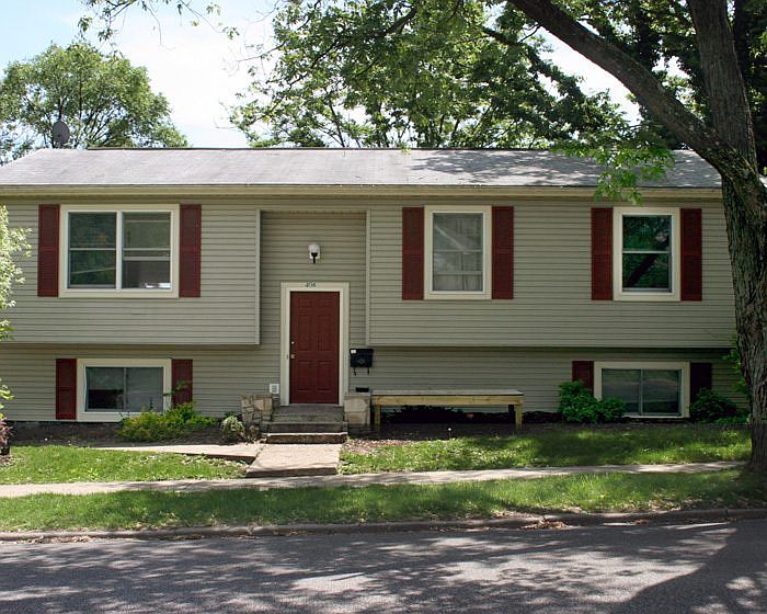 1st image of 406 E 12th St