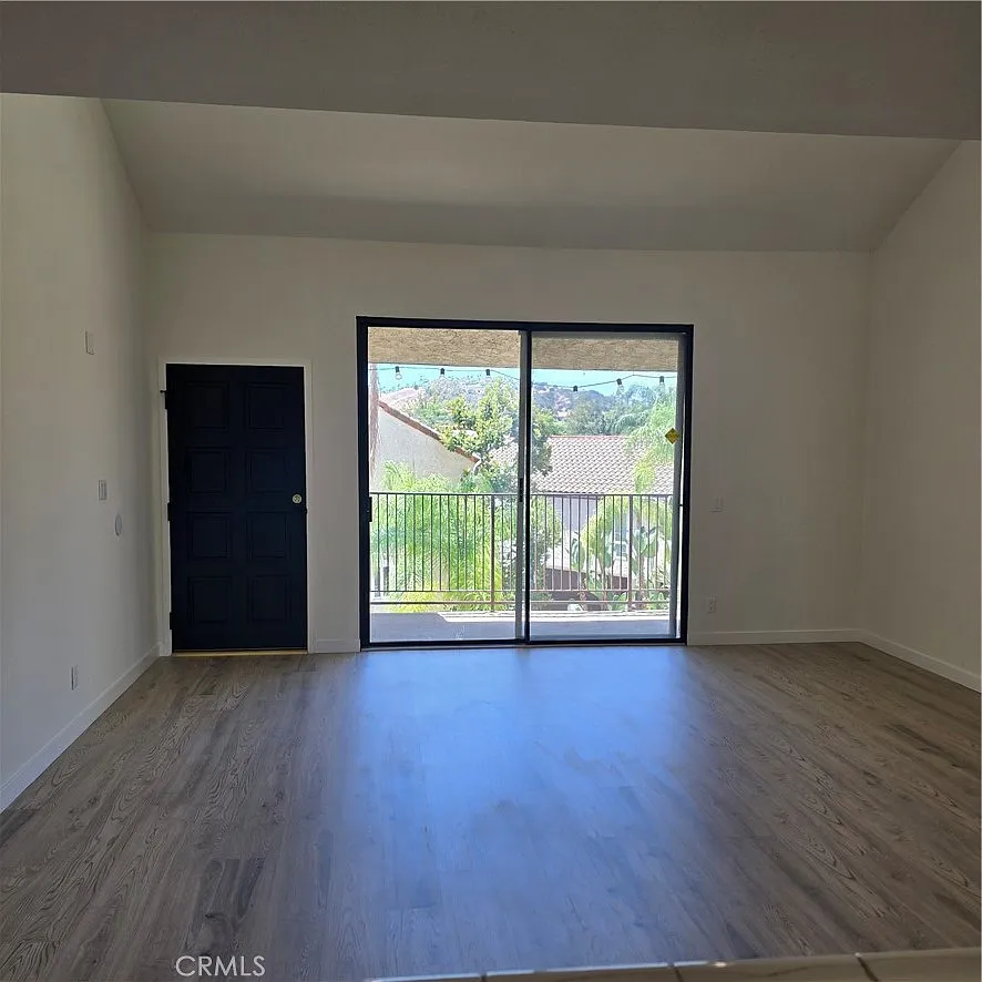 2 bed, 1011 sqft, $3,600 — Photo 4