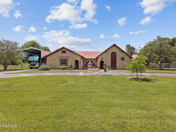 820 E F St, Rayne, LA 70578