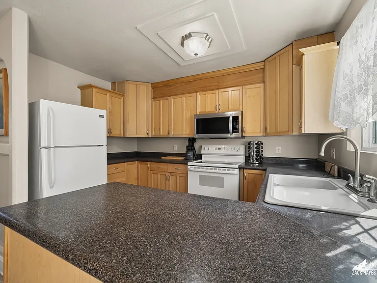 300 E 45th Ave #4 — Photo 12