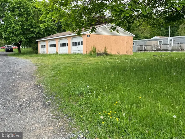 33 Mountain Spring Rd, Blandon, PA 19510