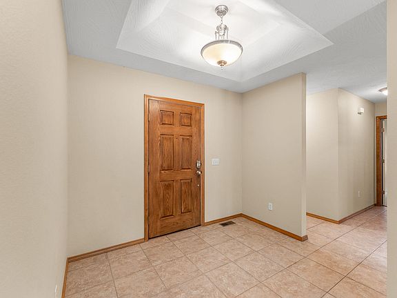 4th image of 1082 E Daisy Falls Drive
