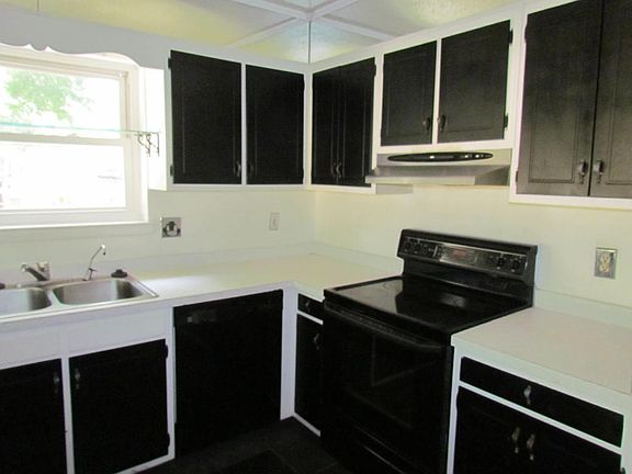 3rd image of 2408 Roberts Dr