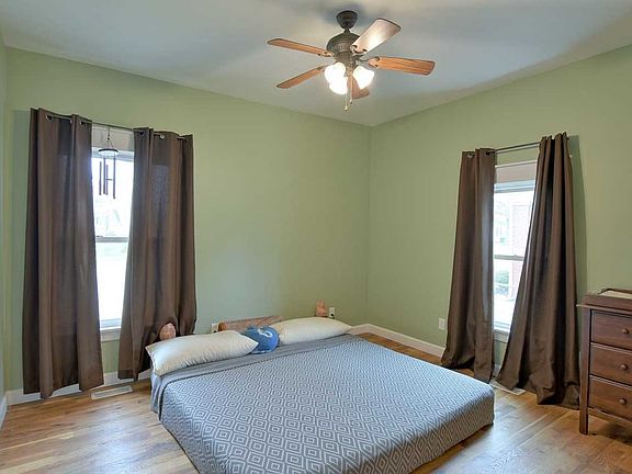 5th image of 2032 E Blackford Ave