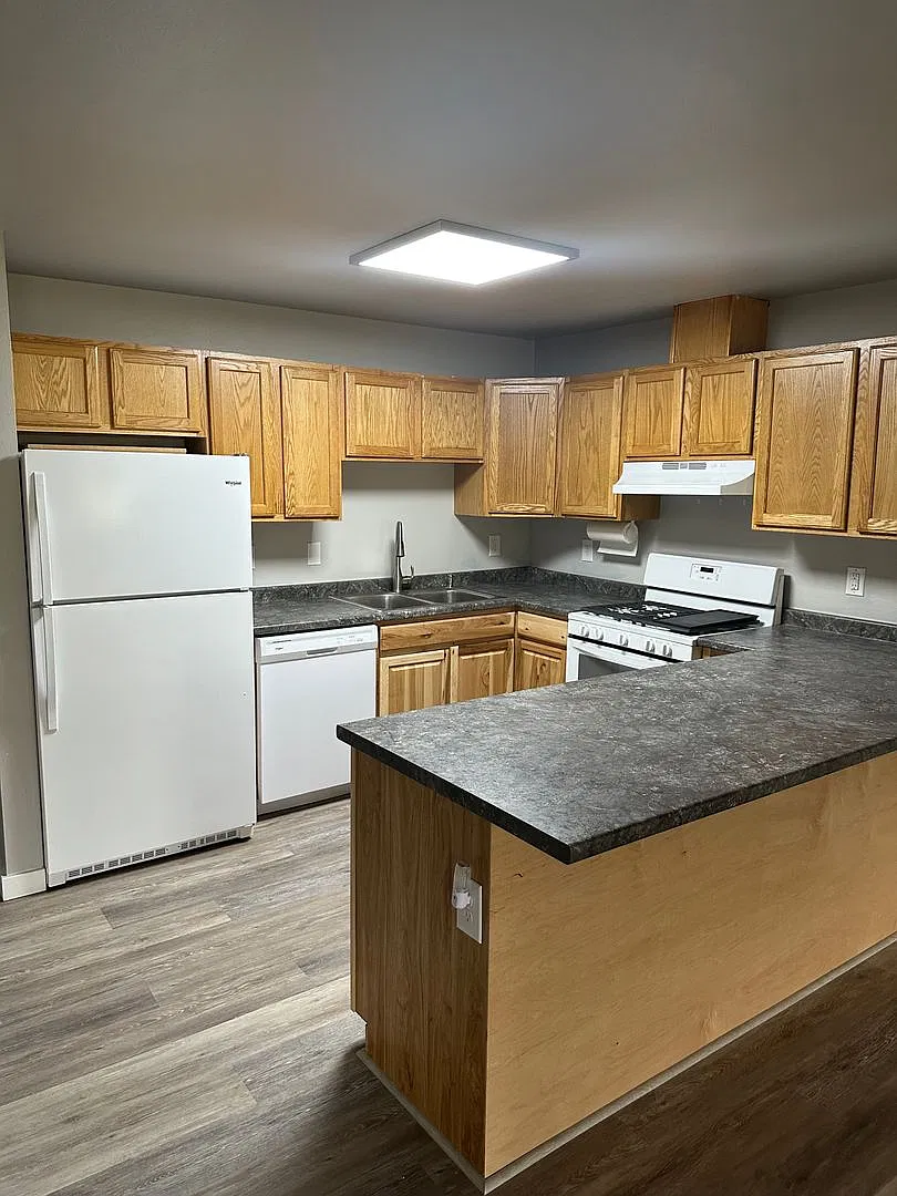 Creekwood Apartments — Photo 2