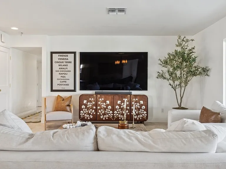3102 E Whitton Ave — Photo 6