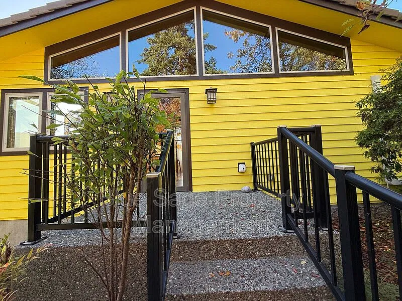 2 bed, 2.0 bath, 1184 sqft, $2,450 — Photo 3