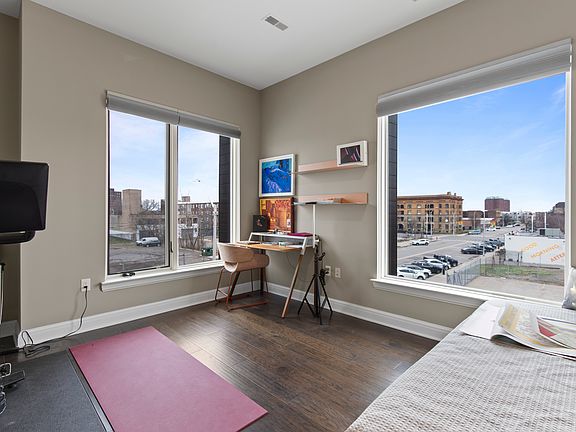 5th image of 438 Selden St Unit 302