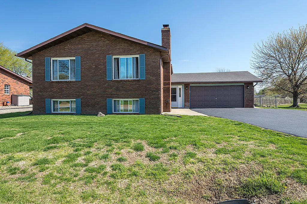 8607 State Route 162 photo 1