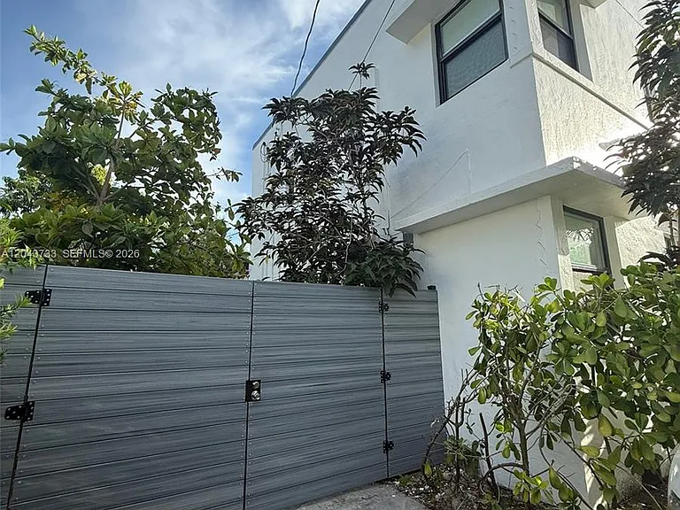 528 NE 70th St #TOP — Photo 18