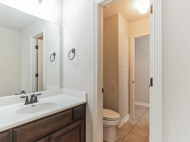 208 Angus Dr — Photo 23