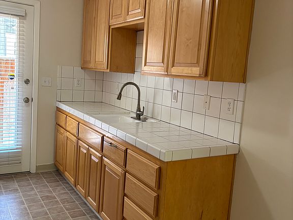 3rd image of 835 Webster St APT 2