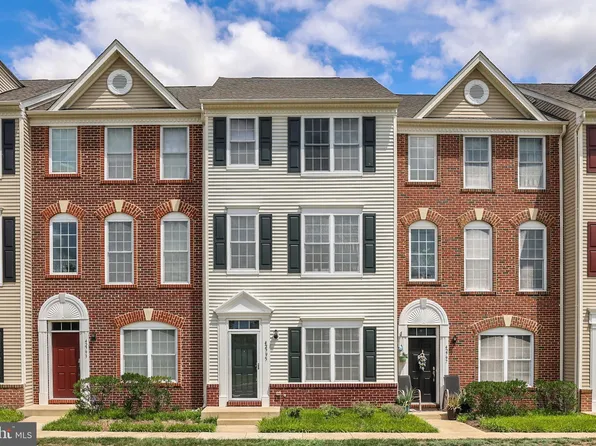 42795 Eggleston Ter, Chantilly, VA 20152