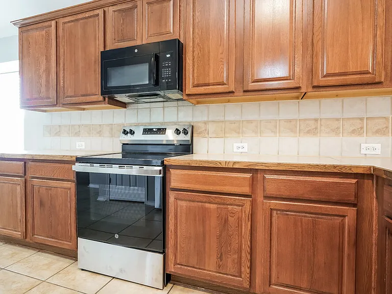 1235 Sweetwater Dr — Photo 6