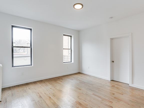 4th image of 118 Jewett Ave APT 33Q