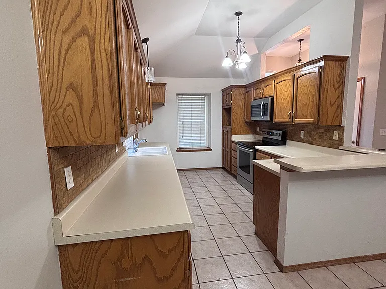 6613 Academy Dr — Photo 3