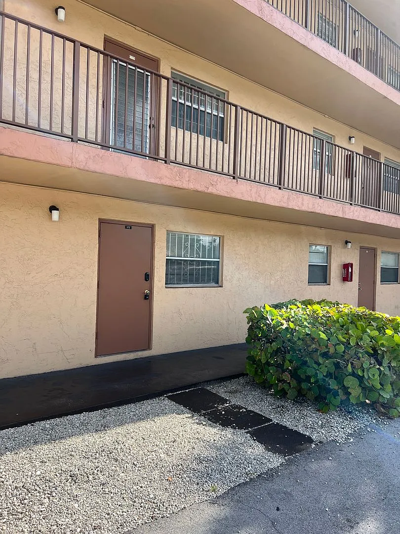 Charming Unit Apartment in Lauderhill — Photo 2