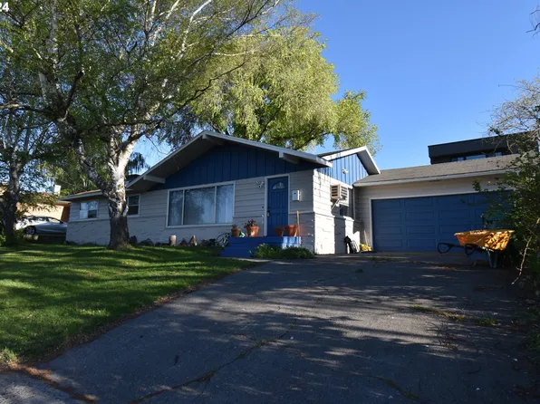 1716 E 11th St, The Dalles, OR 97058