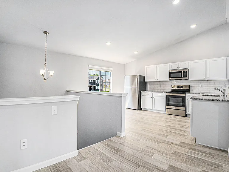 16507 Bedington Dr — Photo 4