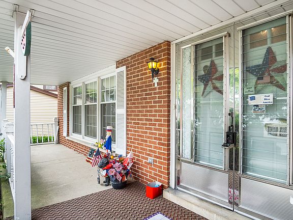 2nd image of 637 Independence Ave