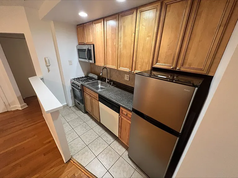 318 S 15th St #3F — Photo 15