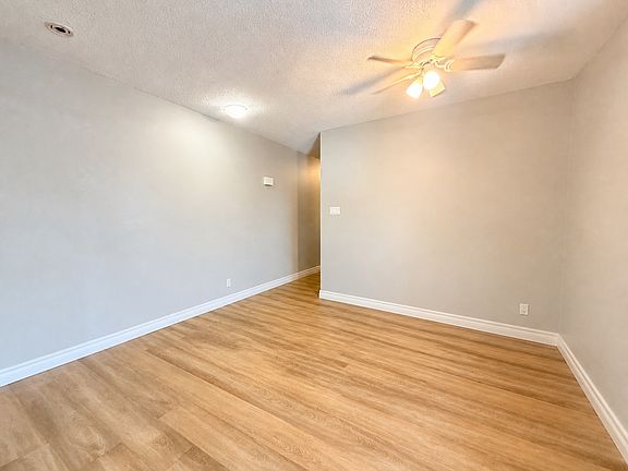 3rd image of 684 Lincoln Rd #3