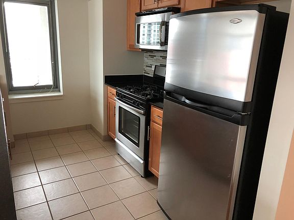 5th image of 383 N Jefferson St #E1004