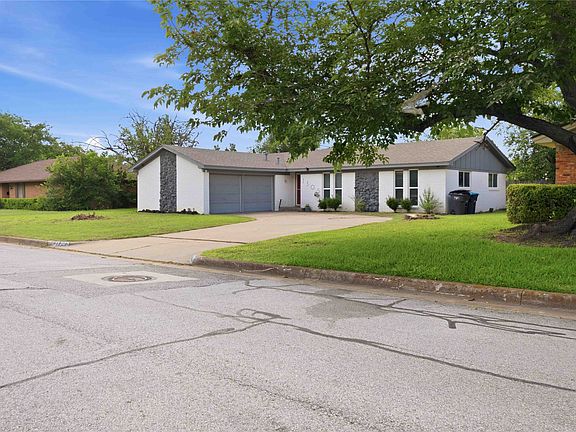 2nd image of 1305 Pinehurst Dr