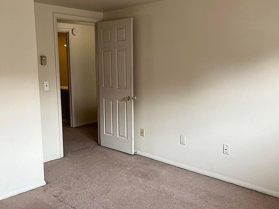 5th image of 311 W Queen St APT A