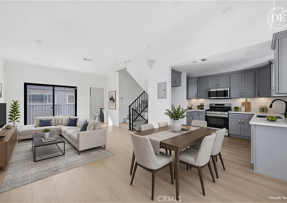 10154 Regent St