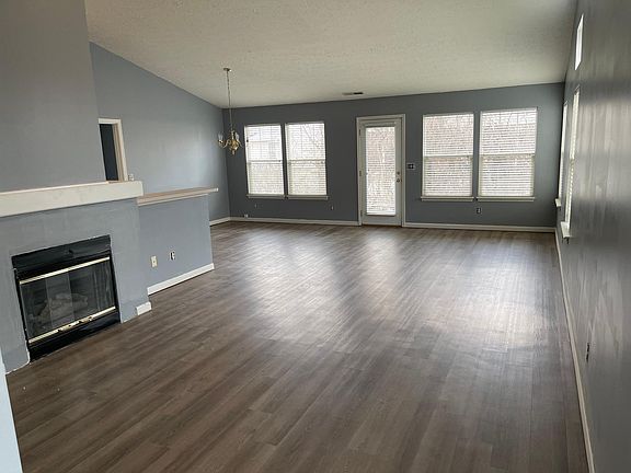 3rd image of 1332 Summerhouse Dr #B