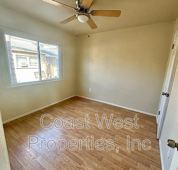 4252 Ingraham St — Photo 9