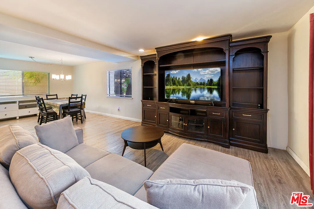 2 bed, 3.0 bath, 1251 sqft, $3,500 — Photo 3