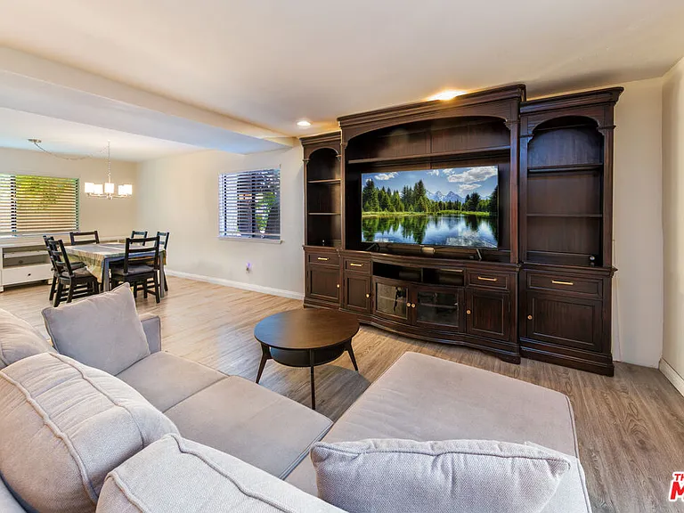5848 Hazeltine Ave #10 — Photo 3
