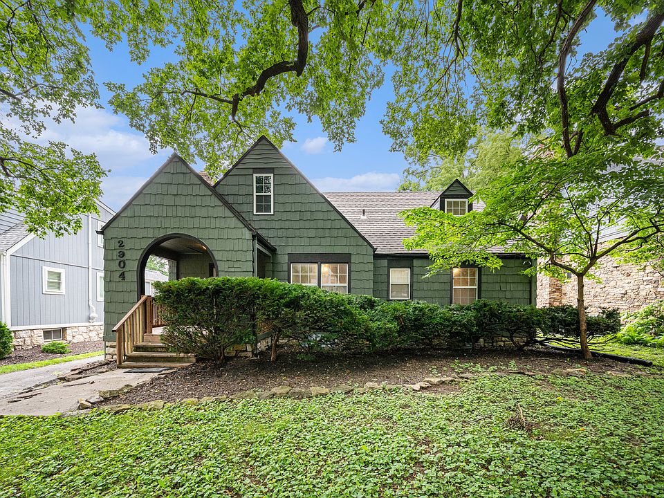 Front of 2904 W 51st Street