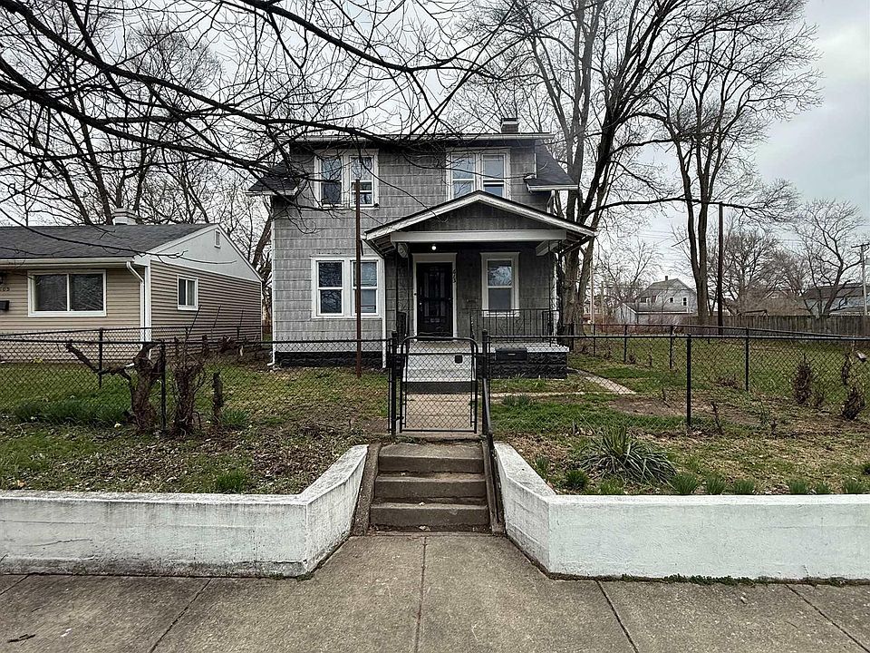 1st image of 613 E Broadway St