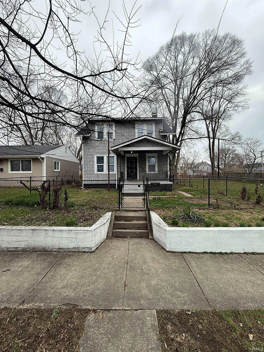 613 E Broadway St photo 1