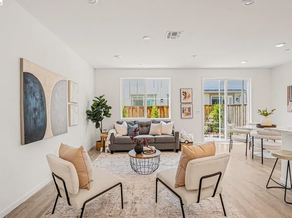38 Fern Ln, Pittsburg, CA 94565