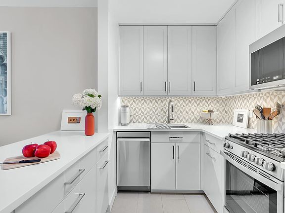 3rd image of 200 W 79th St APT 3-K