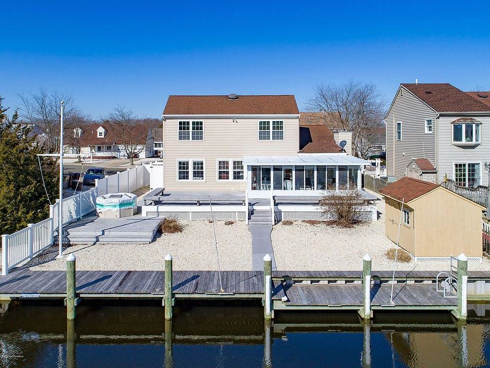 1st image of 93 Spinnaker Ct