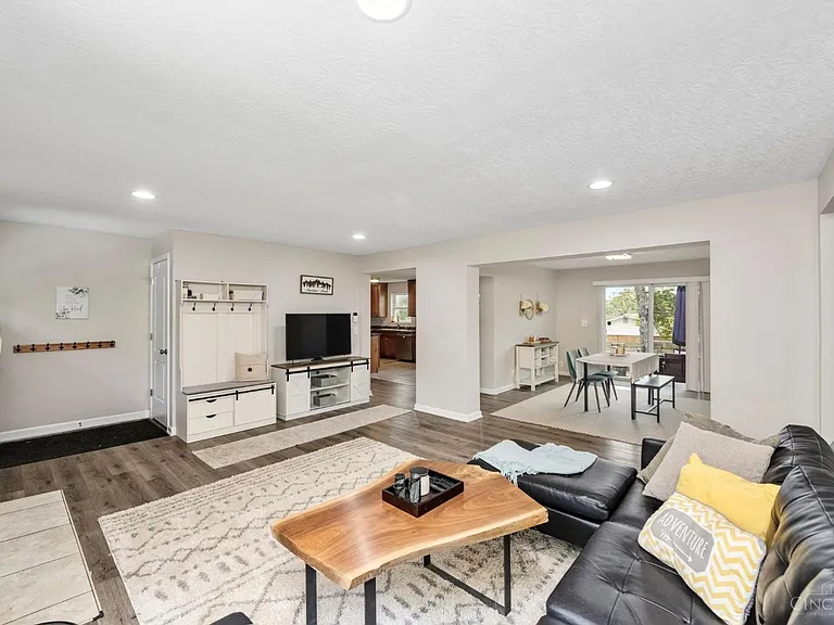 10624 Fallis Rd — Photo 9