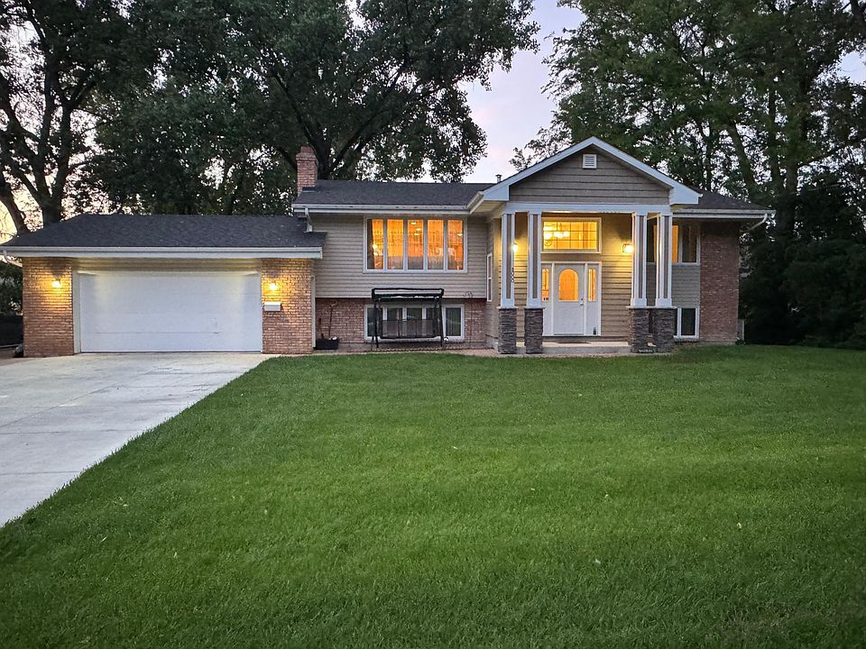 1st image of 8000 Winnetka Heights Dr