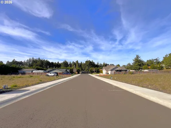 1085 Park Ave, Coos Bay, OR 97420